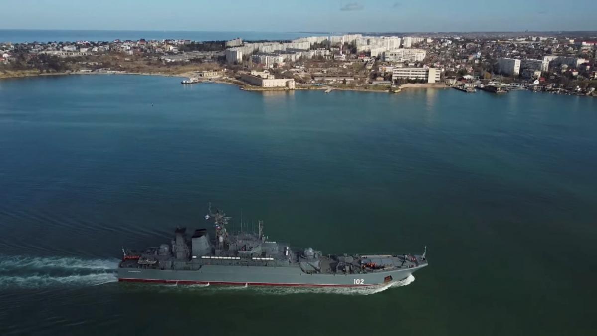 У Чорному морі продовжується маневрування кораблів РФ / фото REUTERS