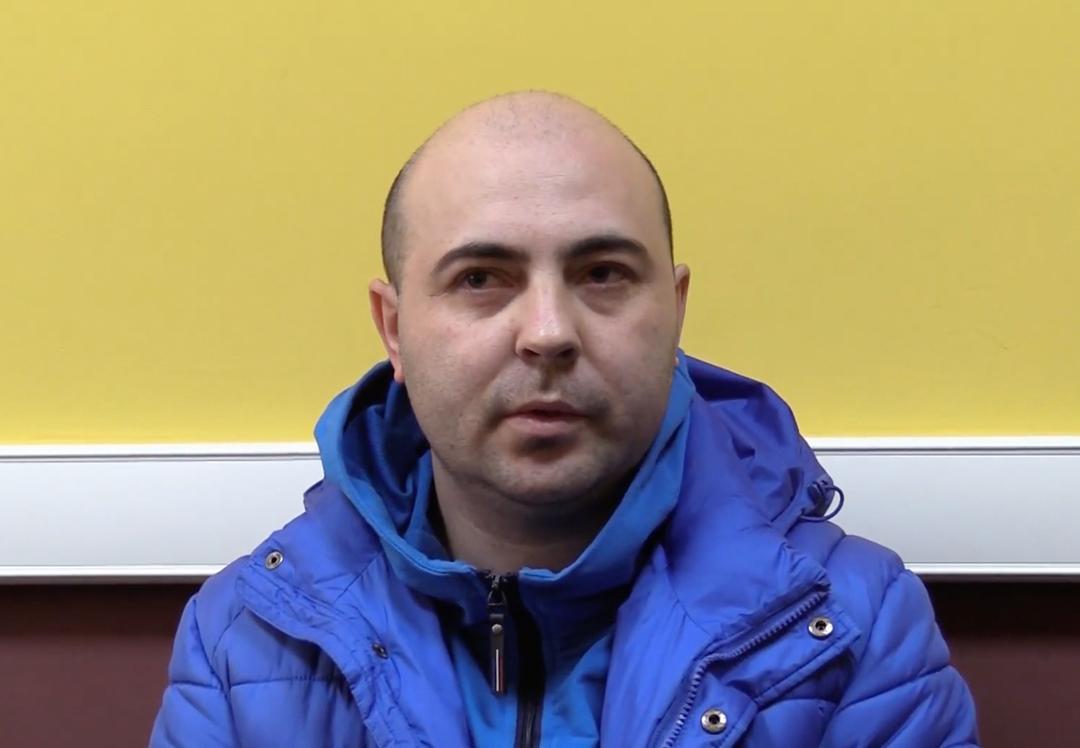 В РФ задержали тиктокера, кукарекавшего в форме полицейского / скриншот видео В РФ задержали тиктокера, кукарекавшего в форме полицейского / скриншот видео