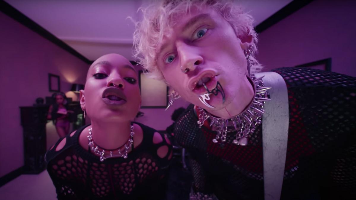 Machine Gun Kelly и Уиллоу Смит записали совместный трек / фото: https://www.kerrang.com/ Machine Gun Kelly и Уиллоу Смит записали совместный трек / фото: https://www.kerrang.com/