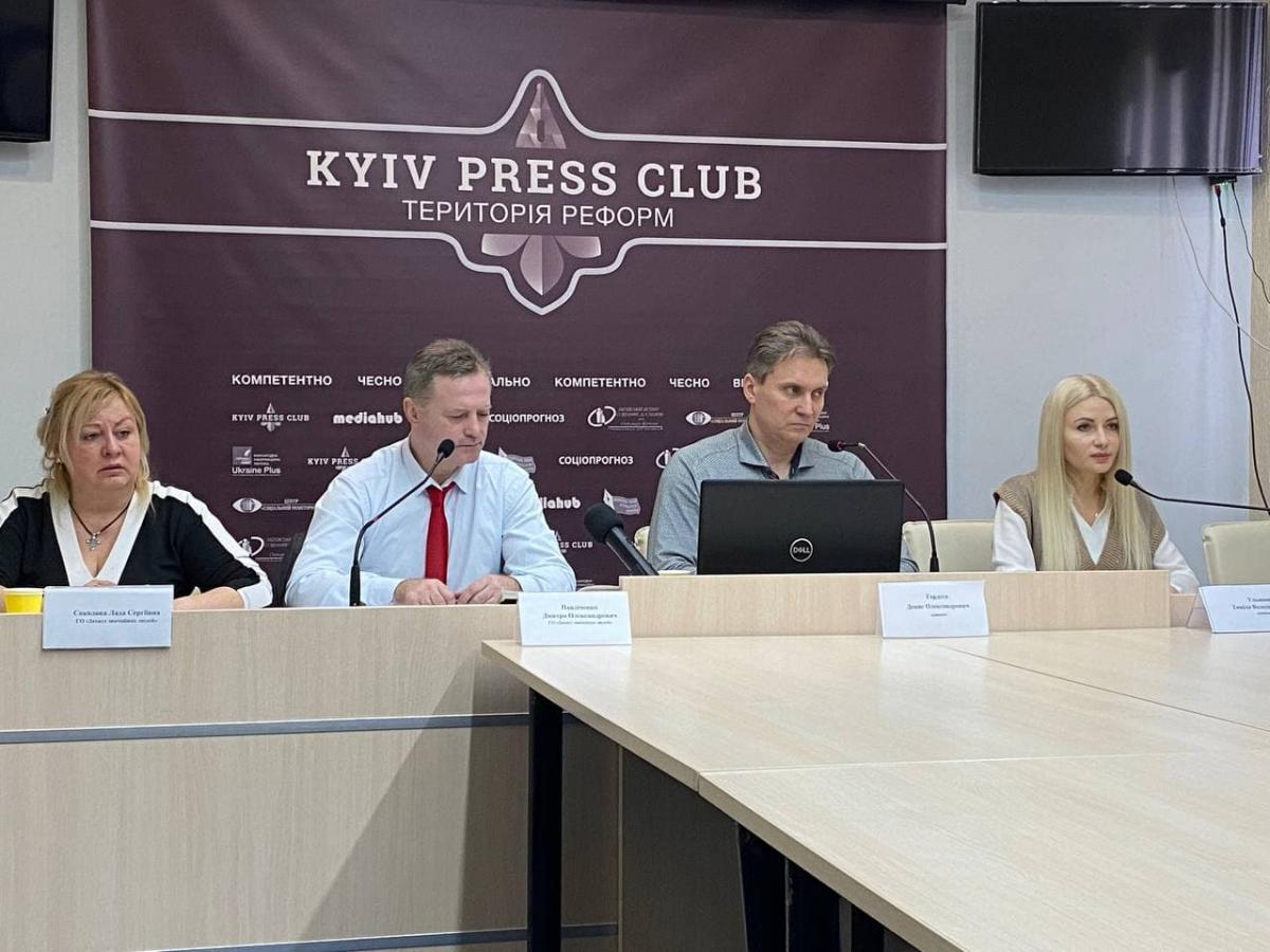Адвокаты обнародовали заявление нацгвардійця Рябчука / фото УНИАН / Дмитрий Хилюк Адвокаты обнародовали заявление нацгвардійця Рябчука / фото УНИАН / Дмитрий Хилюк