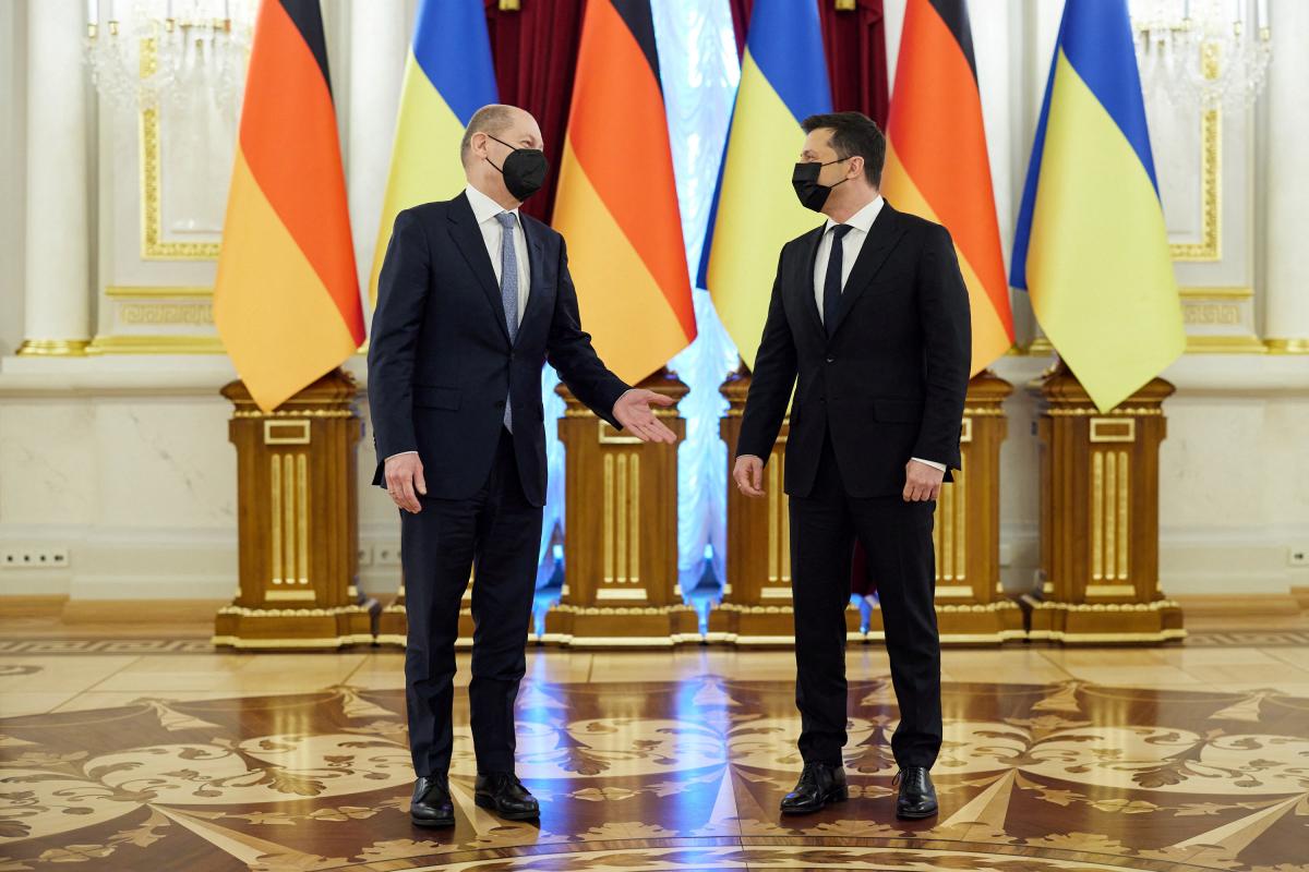 Зеленский рассказал детали переговоров с Шольцем / фото REUTERS Зеленский рассказал детали переговоров с Шольцем / фото REUTERS