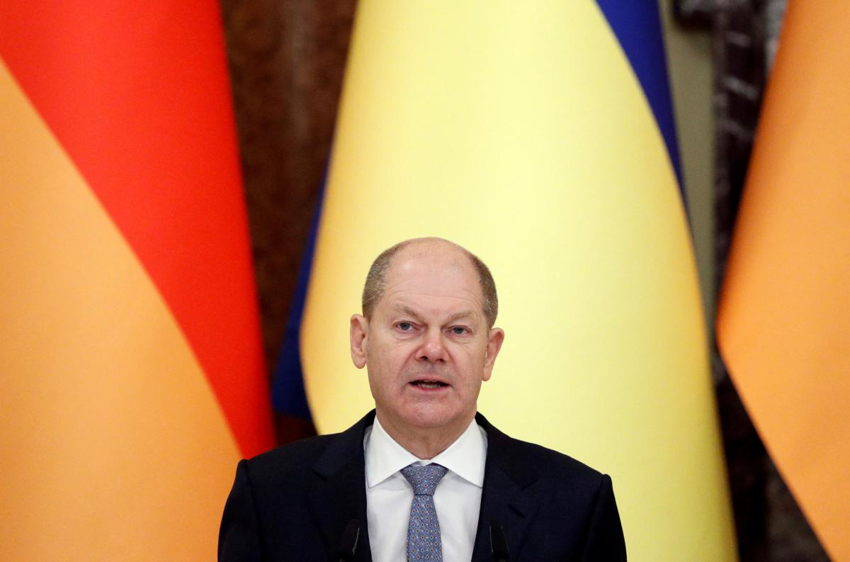 Шольц выразил восхищение храбростью украинцев / фото REUTERS Шольц выразил восхищение храбростью украинцев / фото REUTERS