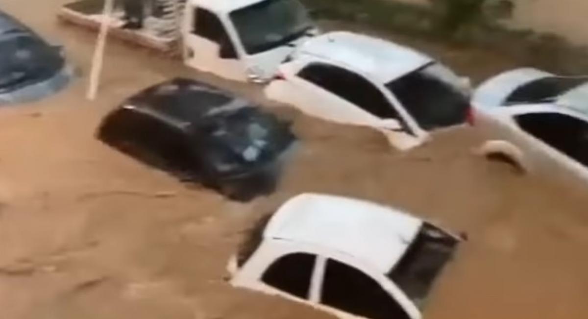 Бразилия страдает от оползней и наводнений / скриншот из видео Бразилия страдает от оползней и наводнений / скриншот из видео