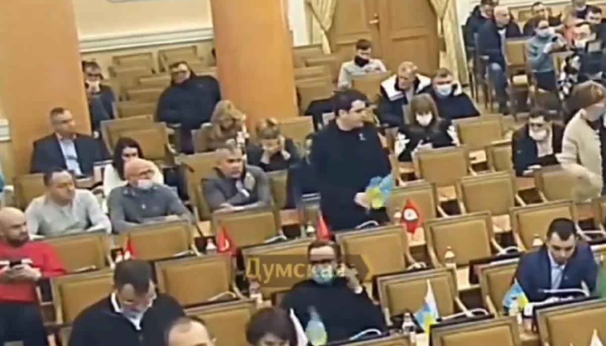 Інцидент стався в сесійній залі міськради / Скріншот Інцидент стався в сесійній залі міськради / Скріншот