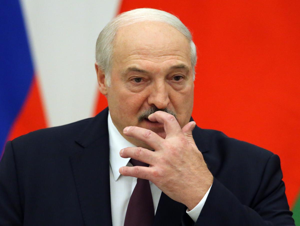 Лукашенко заявив, що білоруські військові готують "мобіків" з РФ / getty images