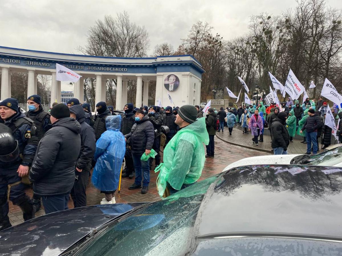 ФОПы возле стадиона "Динамо" / фото УНИАН, Надя Пришляк ФОПы возле стадиона "Динамо" / фото УНИАН, Надя Пришляк