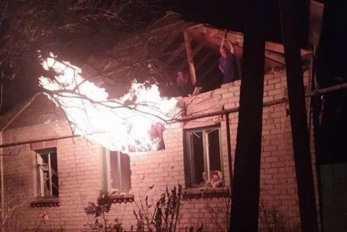 В Станице Луганской снаряд попал в жилой дом / фото телеграм-канал "Оперативний ЗСУ" В Станице Луганской снаряд попал в жилой дом / фото телеграм-канал "Оперативний ЗСУ"