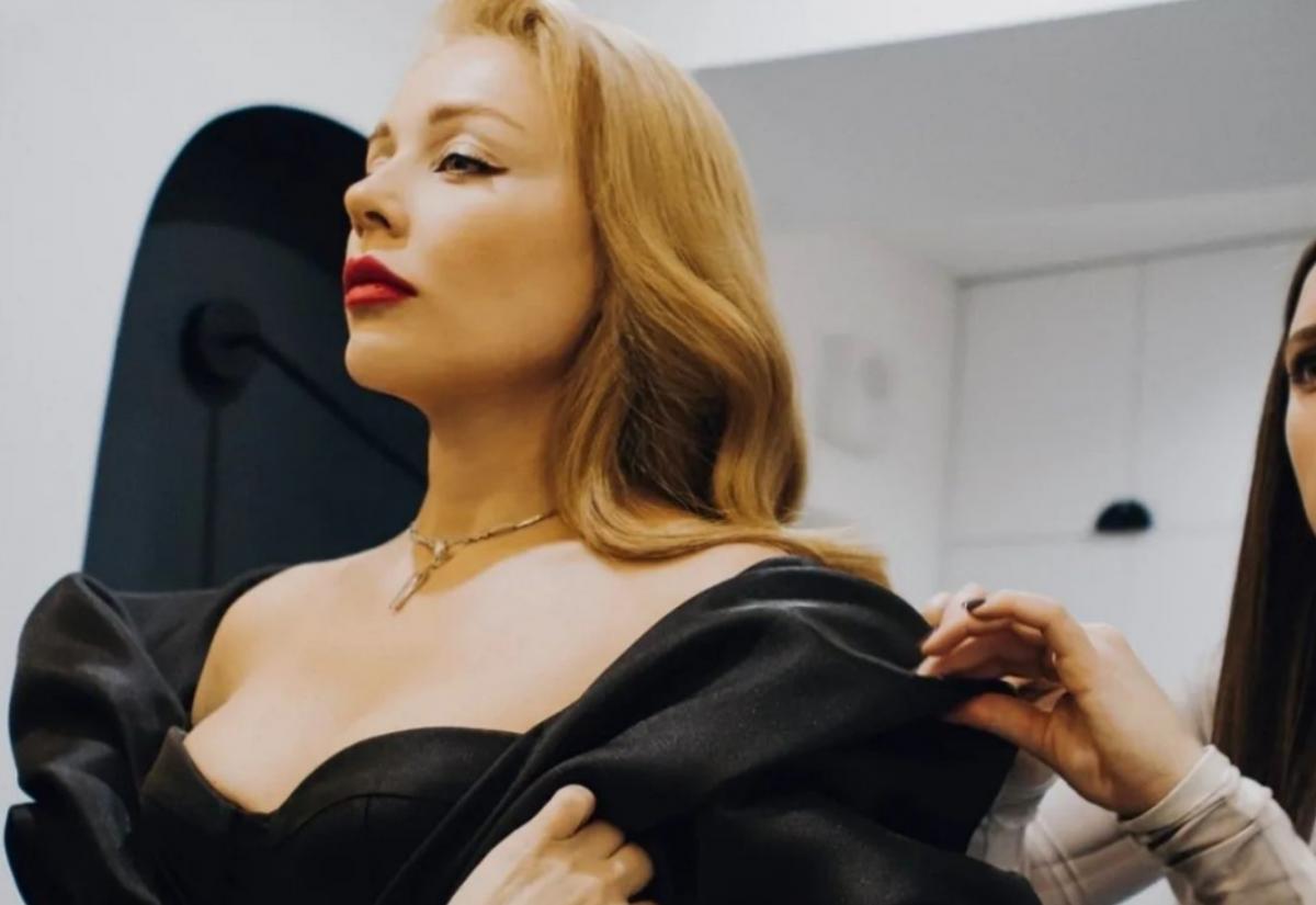 Кароль стежить за фігурою та регулярно хизується результатами тренувань / фото instagram співачки