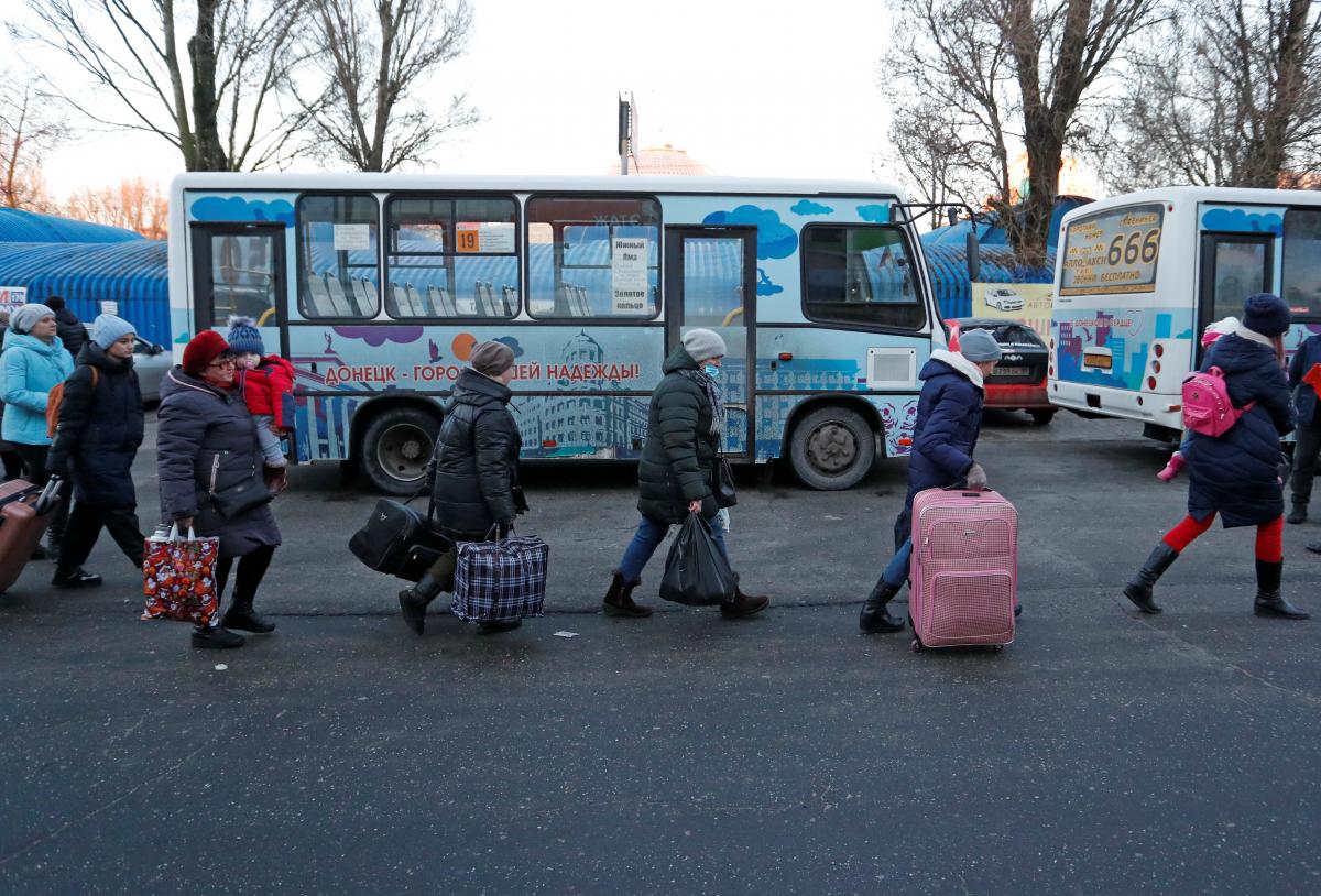 Бойовики ОРДЛО оголосили про евакуацію мирного населення окупованих територій / фото REUTERS Бойовики ОРДЛО оголосили про евакуацію мирного населення окупованих територій / фото REUTERS