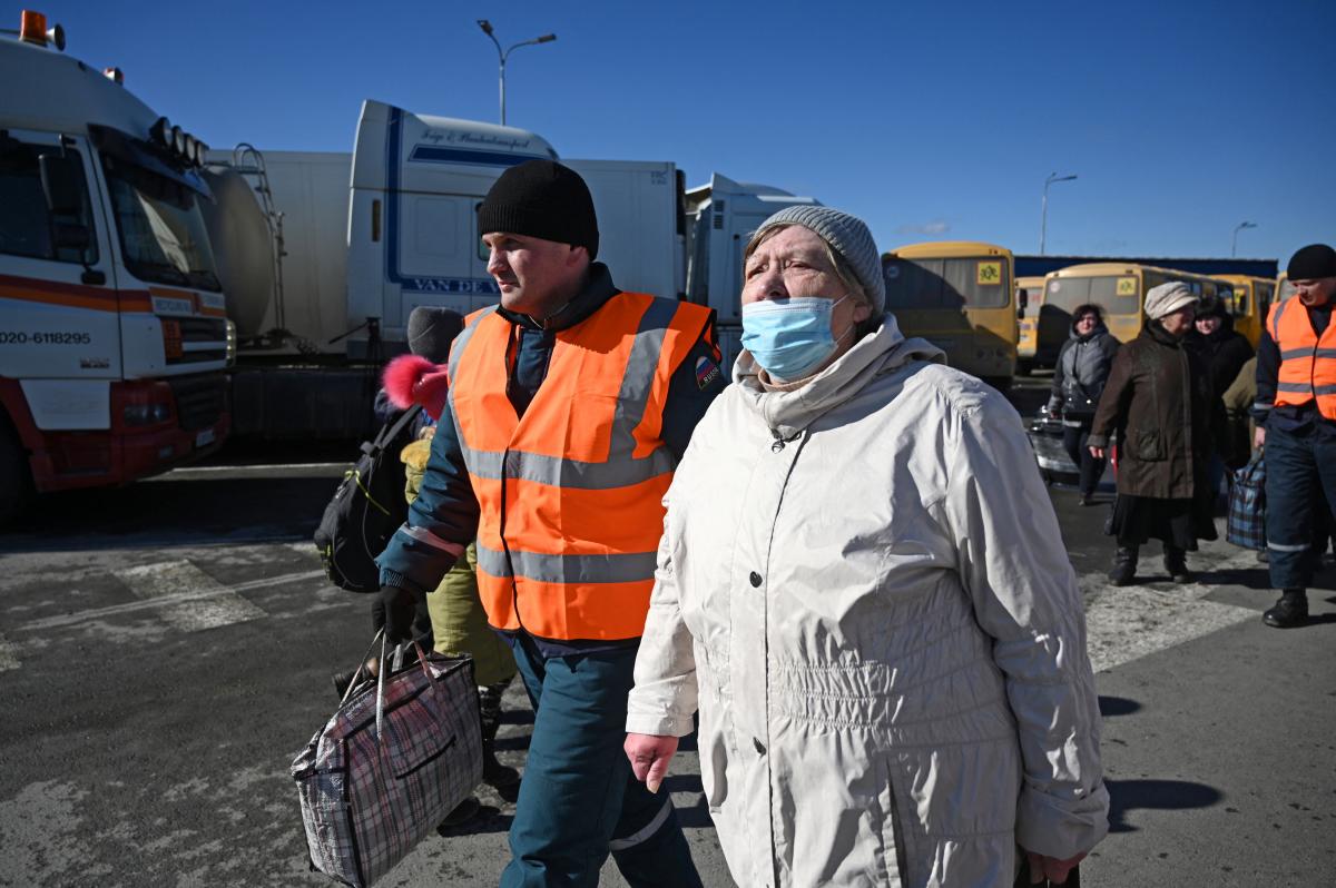Напередодні терористи оголосили про евакуацію населення ОРДЛО в Росію / REUTERS Напередодні терористи оголосили про евакуацію населення ОРДЛО в Росію / REUTERS
