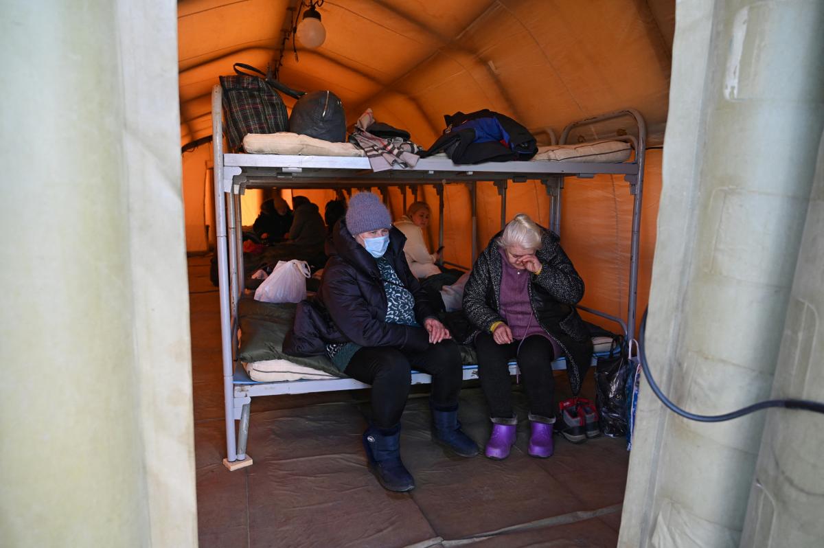 Жителів "ЛДНР" поселили в наметовому містечку в Ростовській області / фото REUTERS