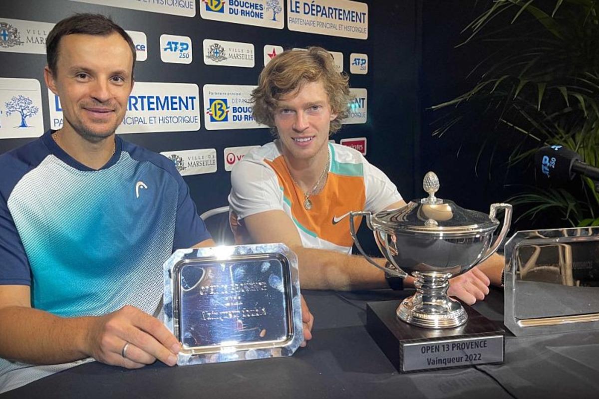 Денис Молчанов (слева) и Андрей Рублев / фото Twitter Tennis Majors