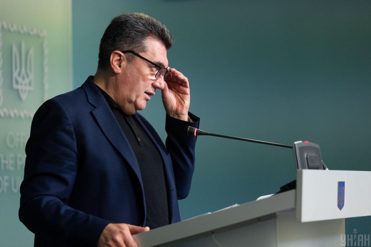 5 листопада 2021 року президент України Володимир Зеленський підписав закон про олігархів / фото УНІАН