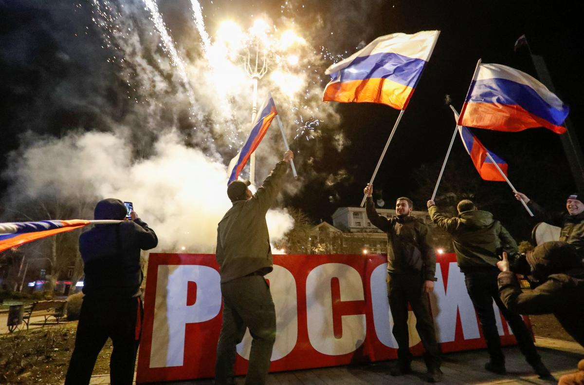 На вулицях Донецька 21 лютого / фото REUTERS На вулицях Донецька 21 лютого / фото REUTERS