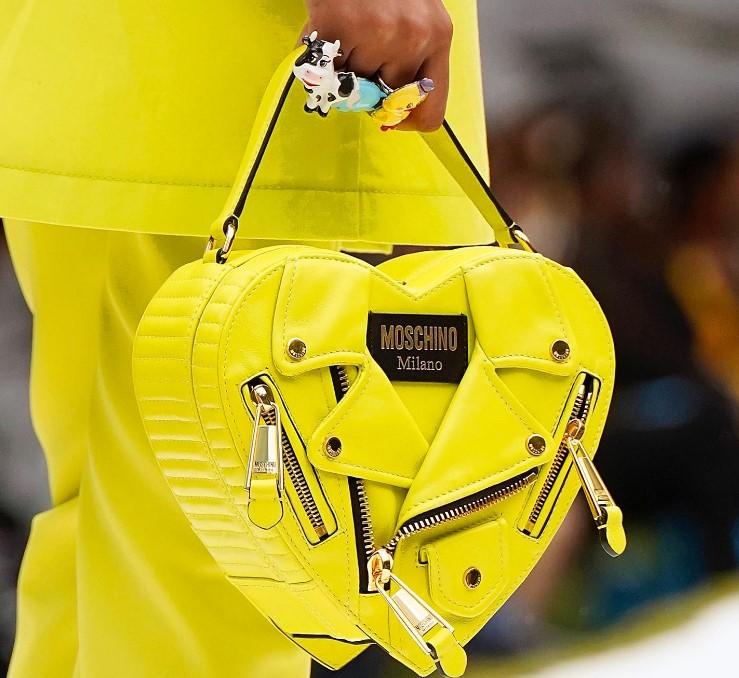 Сумки незвичайної форми / Фото-Moschino , instagram.com Сумки незвичайної форми / Фото-Moschino , instagram.com