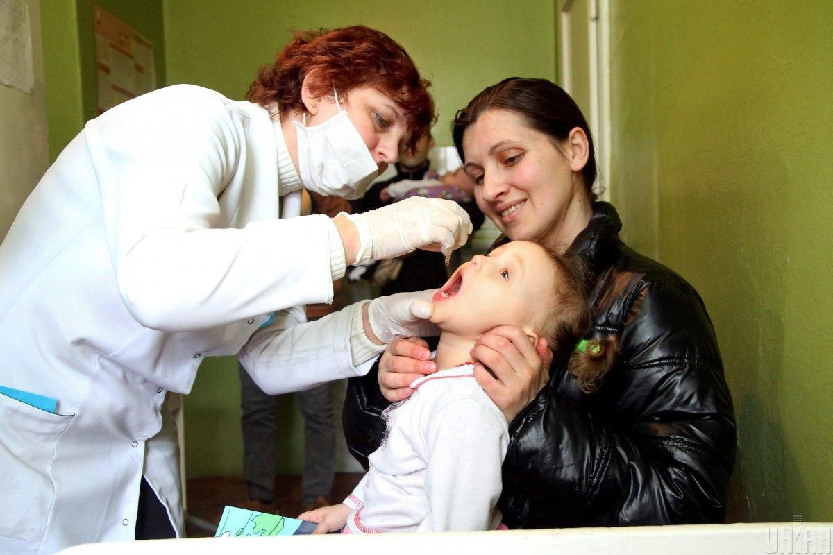 Кампанию по вакцинации против полиомиелита продолжили / фото УНИАН