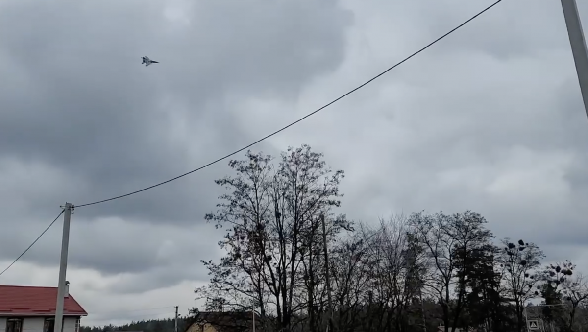 З'явилося відео повітряного бою під Києвом З'явилося відео повітряного бою під Києвом