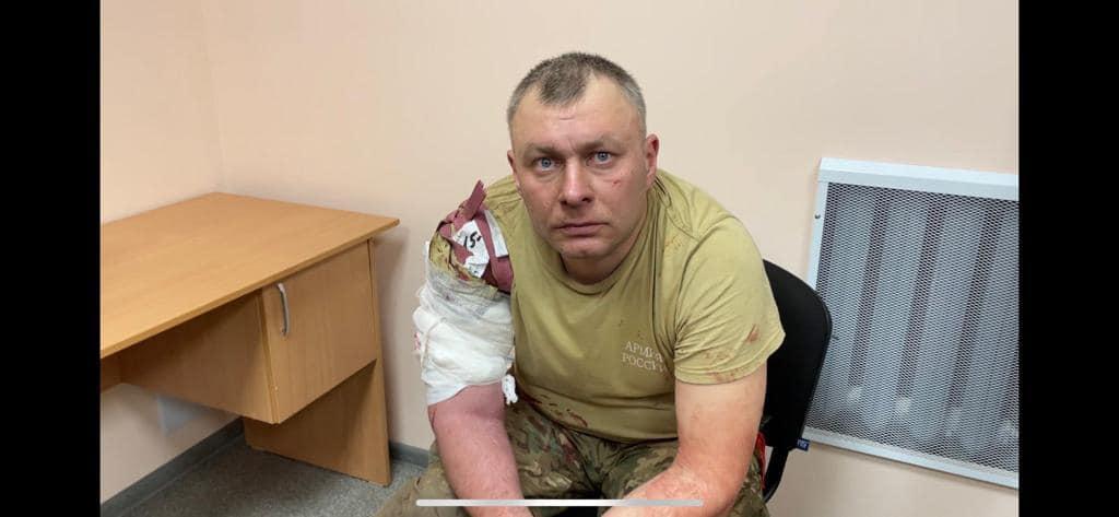 Російський військовий здався в полон / фото facebook.com/CinCAFU