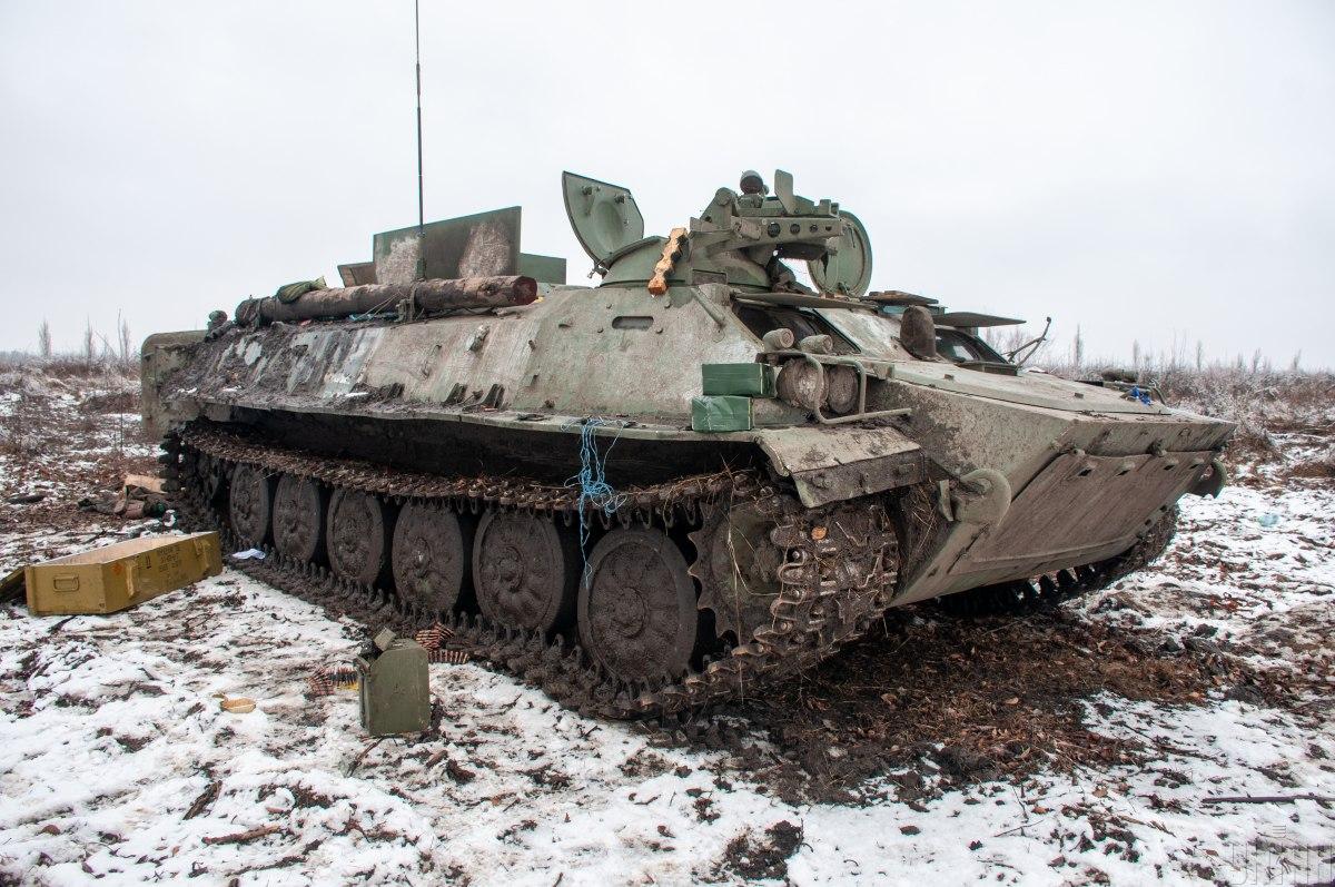На дорогах военные РФ бросили сотни танков / фото УНИАН, Андрей Мариенко