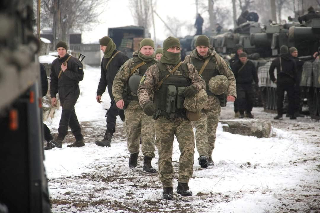 Украина будет платить по 100 тыс. гривен военным, которые защищают страну / фото REUTERS