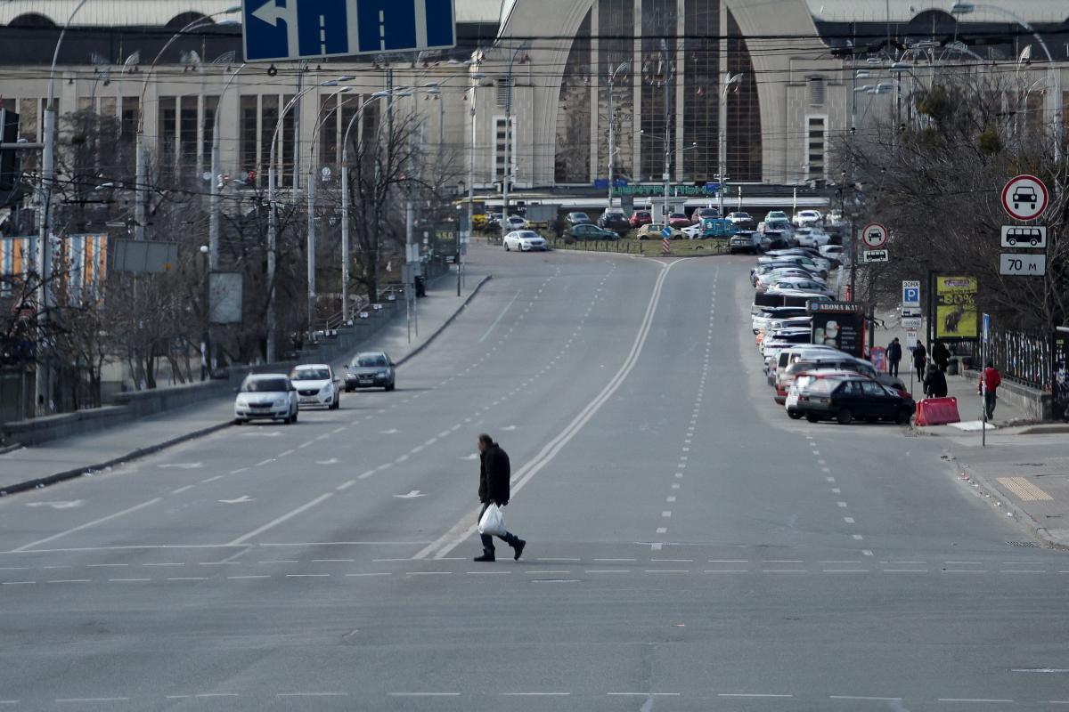 На Центральном железнодорожном вокзале Киева развернут гуманитарный центр / фото REUTERS