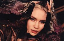 Створює "тіло прибульця": екс-дівчина Маска зробила "інопланетне" тату на грудях (фото)