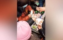 "Народ б'ється за прострочку": у Харкові в супермаркеті "розгрібали" товари з тачки (відео)