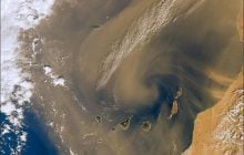З Сахари вийшла величезна хмара пилу: деякі країни оголосили "жовтий" рівень небезпеки (фото)