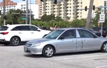 Все равно каким боком: автолюбитель придумал, как избегать штрафов за неправильную парковку (видео)