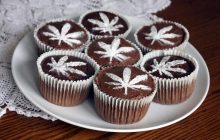 "Ты просто очень под кайфом": в Британии почтальоны "случайно съели" наркотические кексы (видео)