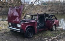 Світло від фар під водою: на Львівщині ВАЗ впав з мосту в річку, є жертва (фото)