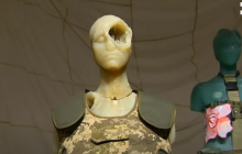 Дизайнерка створила незвичайну колекцію з "розстріляними" манекенами для UFW (відео)