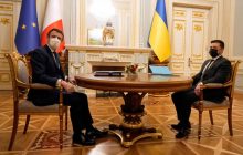 Зеленский провел телефонный разговор с Макроном: обсудили поставки топлива в Украину