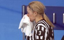 Хоккеистка из США на Олимпиаде-2022 клюшкой рассекла лицо арбитру матча (видео)