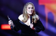 Адель засняли в гей-клубе: крутилась на пилоне и зажигала с друзьями (видео)