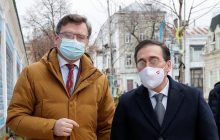 Испания не хочет предоставлять оружие Украине и выступила за сосредоточение на диалоге с Россией