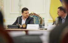 Зеленский заявил, что РФ стянула войска к границам для психологического давления