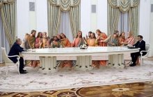 Тайна длинного стола с Путиным: Кремль подтвердил отказ Макрона сдавать им ПЦР-тест