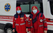 В Харькове пьяный с ножом напал на медиков "скорой", пока те спасали его маму