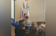 В оккупированном Крыму чиновник исполнил танец живота перед портретом Путина – соцсети