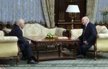 Лукашенко стверджує, що ніхто не планує воювати проти України: "ми рідні люди, ми сусіди"