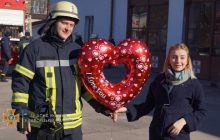 Дізналися стать дитини:  запорізький рятувальник зробив подарунок вагітній дружині (відео)