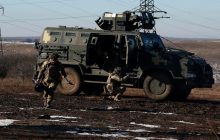 Украинские военные провели зрелищные учения на Донбассе (фоторепортаж)
