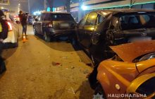 В Одессе водитель на иномарке сбил девочку и протаранил припаркованные авто (фото)