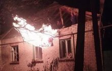 Боевики снова обстреляли Станицу Луганскую: снаряд попал в жилой дом (видео)