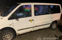 На Львівщині п'яний хлопець стріляв у мікроавтобус з людьми (фото)