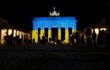 В Берліні Бранденбурзькі ворота підсвітили в кольори українського прапора (фото)