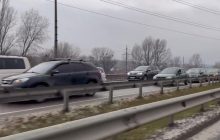 На въезде в Киев со стороны Вышгорода поставили блокпост: у граждан проверяют содержимое авто