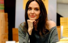 "Я молюсь за людей в Украине": Анджелина Джоли высказалась против войны и вторжения России