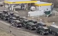 Огромная колонна российской военной техники едет в сторону материковой Украины (видео)